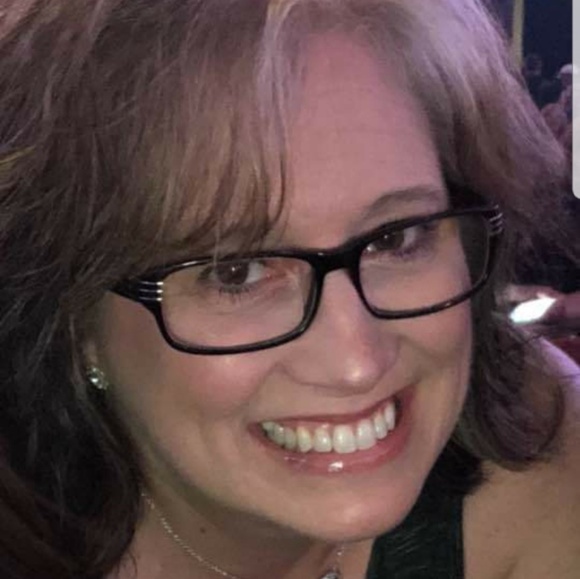 Meet your Posher, Debbie - Picture 1 of 1